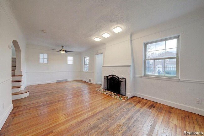 Building Photo - 16890 Sorrento Ave