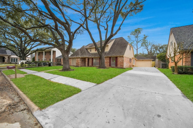 Foto del edificio - 11319 Chevy Chase Dr