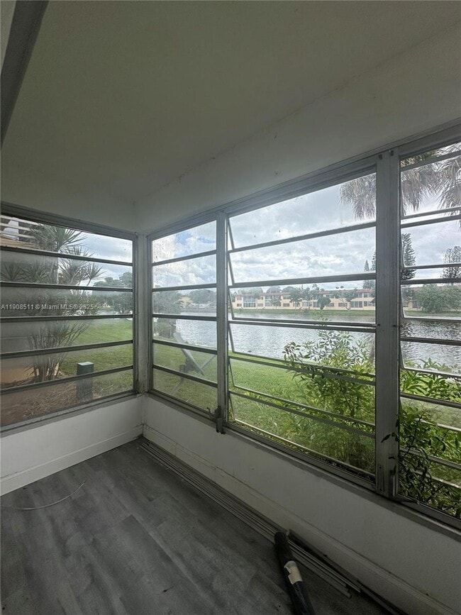 Foto del edificio - 2800 NE 203rd St