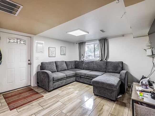 Foto del edificio - 810 600 W