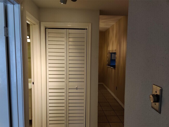 Foto del edificio - 3100 Walnut Bend Ln