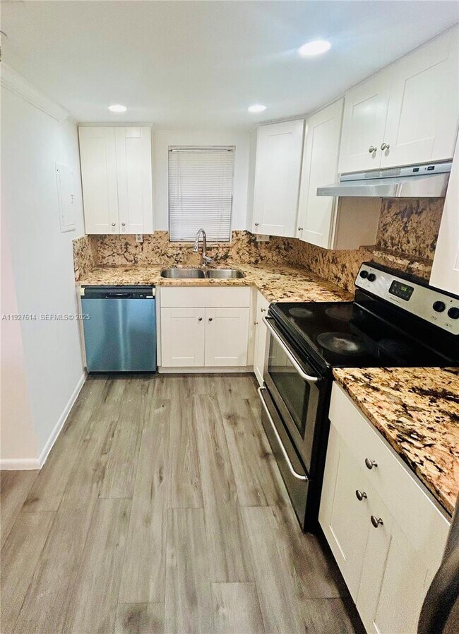 Foto del edificio - 3100 W Rolling Hills Cir