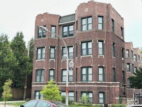 Building Photo - 3839 N Greenview Ave