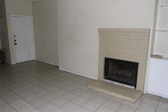 Building Photo - 2503 W Slaughter Ln