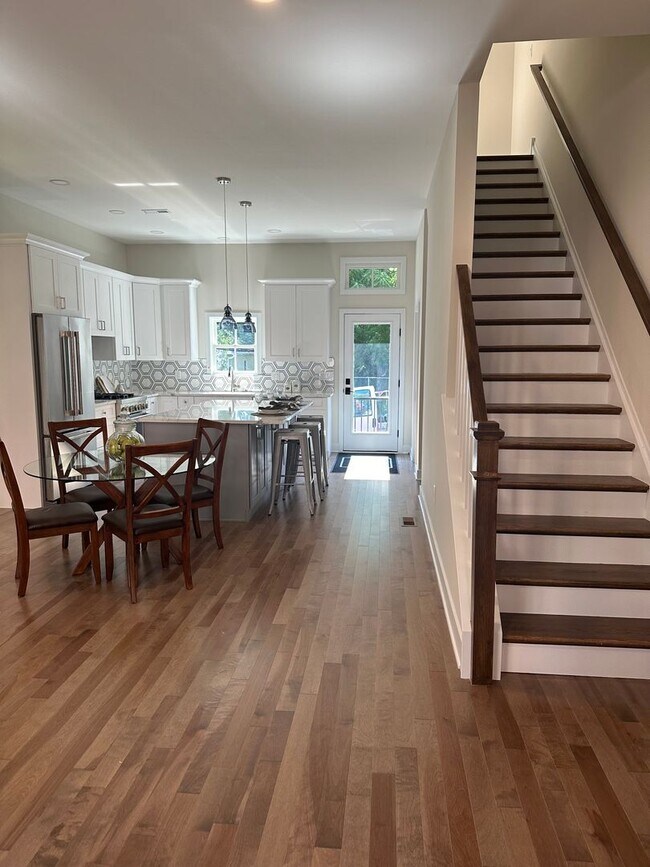 Foto del edificio - 111-117 Thornton Ln