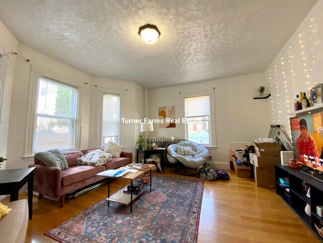 Building Photo - 205 Hillside St