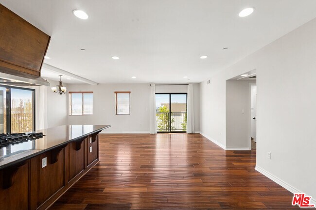 Building Photo - 1146 Hacienda Pl