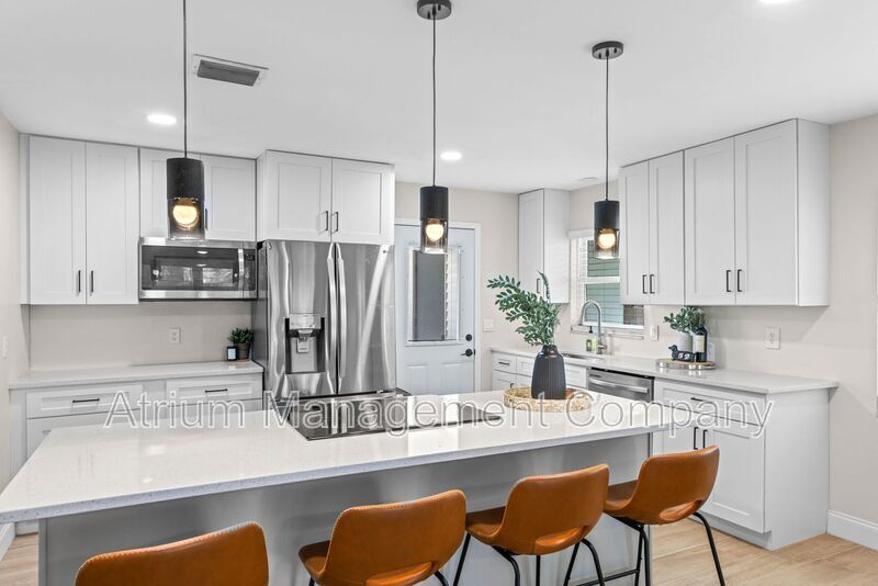 Foto principal - 356 Oakhurst St