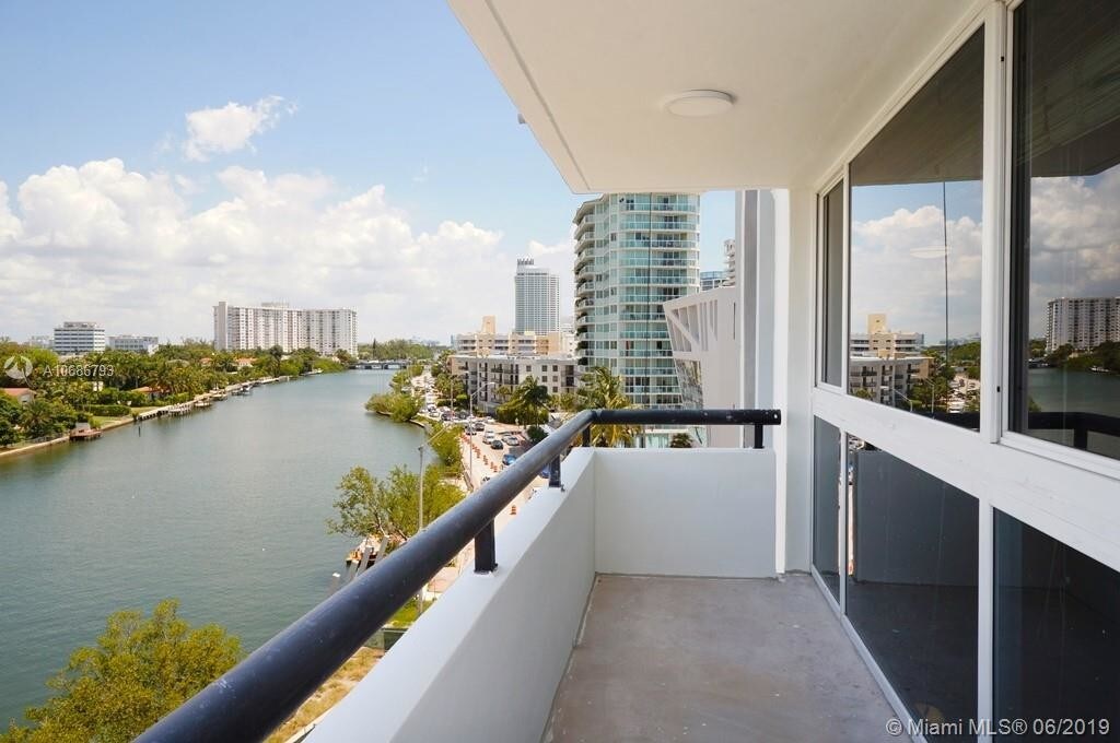 Primary Photo - 3200 Collins Ave