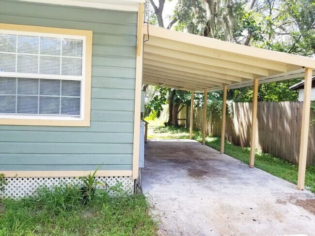 Building Photo - 3/2 Renovated Home in Tampa, 33612- Immedi...