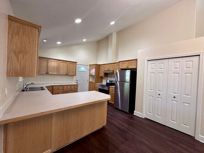 Building Photo - 6204e