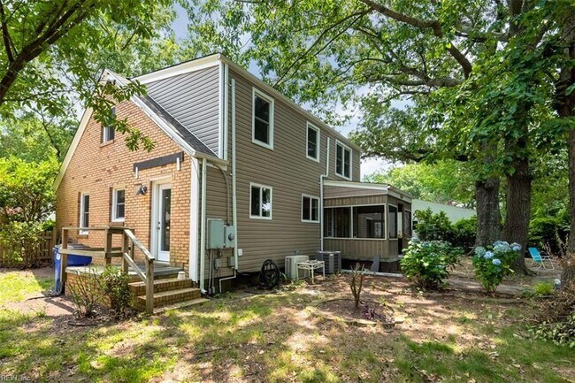 Building Photo - 8821 Commodore Drive
