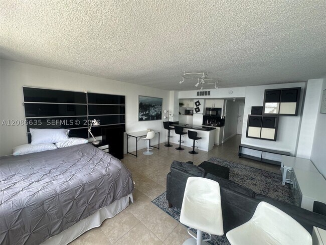 Foto del edificio - 905 Brickell Bay Dr