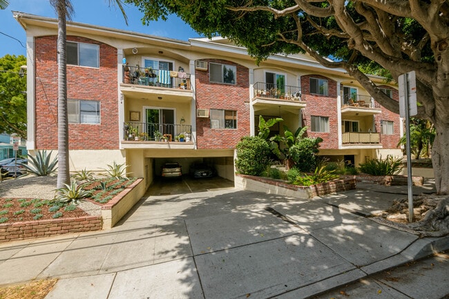 Building - 2803 Arizona Ave