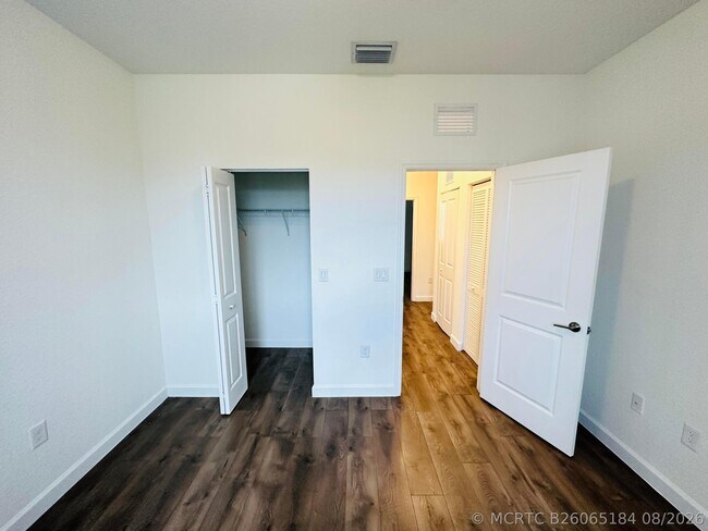 Foto del edificio - 346 NE 208th Terrace