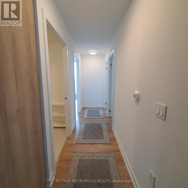 Building Photo - 1195 The Queensway