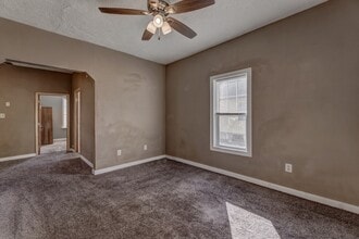 Building Photo - 812 Allen Ave