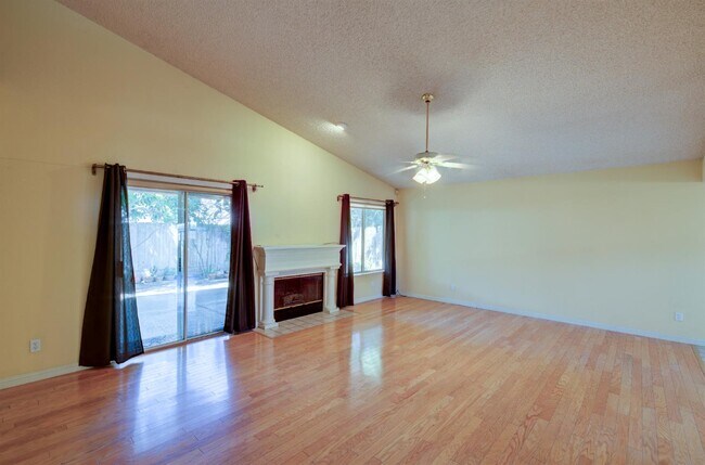 Foto del edificio - 5582 W Wathen Ave