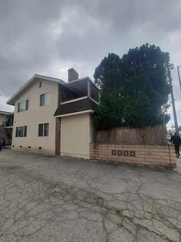 Foto principal - 5726 Laurel Canyon Blvd