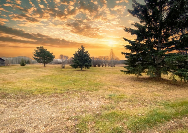 Photo du bâtiment - 714035 Range Rd 50