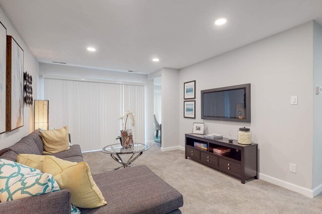 Building Photo - Fairland Crossing