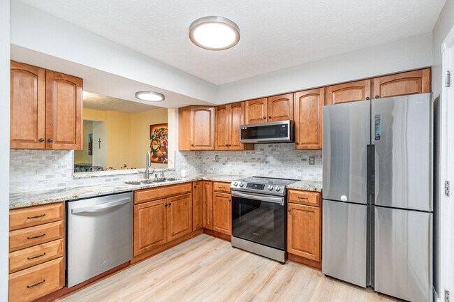 Foto del edificio - 1632 Shady Cove Ln