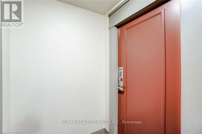 Building Photo - 4085 Parkside Village Dr