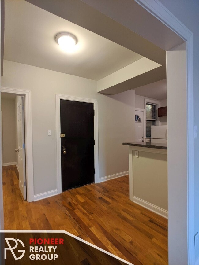 Foto del edificio - 1446 W Byron St