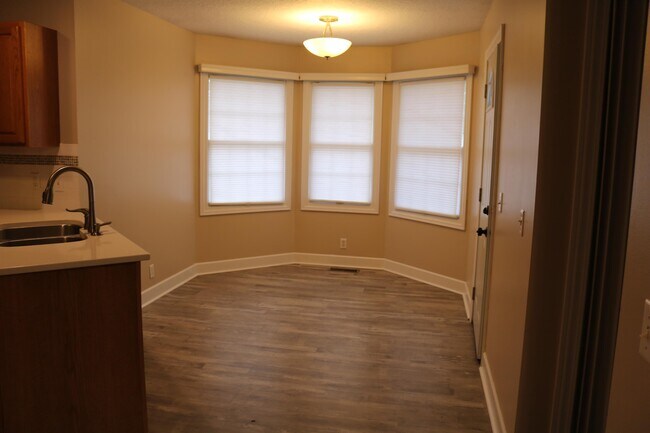 Building Photo - 2625 Jennifer Dr