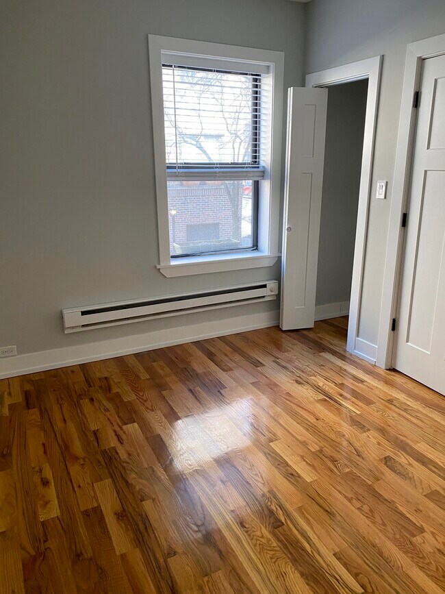 Foto del edificio - 3732 N Pine Grove Ave