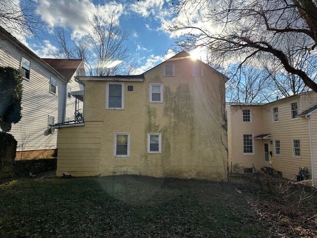 Building Photo - 22 Peyton St