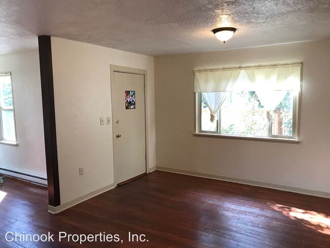 Foto del edificio - 3 br, 1 bath House - 295 Ash St.