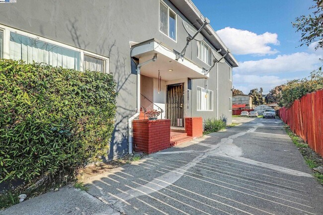 Building Photo - 7448