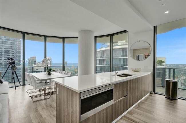 Building Photo - 801 S Miami Ave