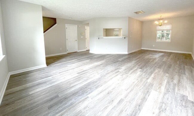 Building Photo - 2220 Springhill Ave