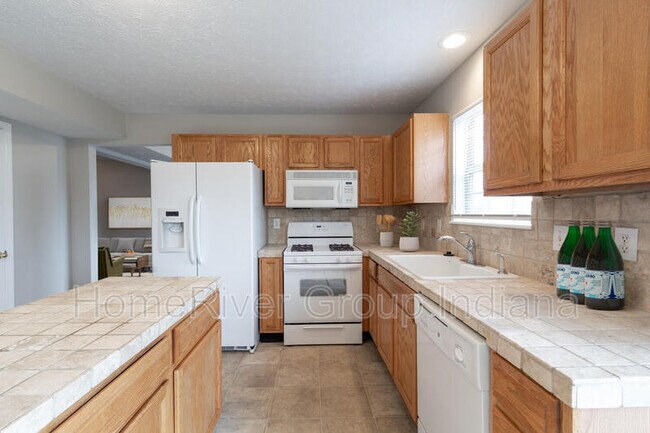Building Photo - 533 Balfour Ct