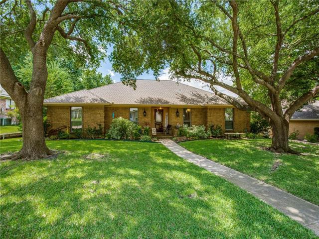Foto principal - 807 Village Green Dr