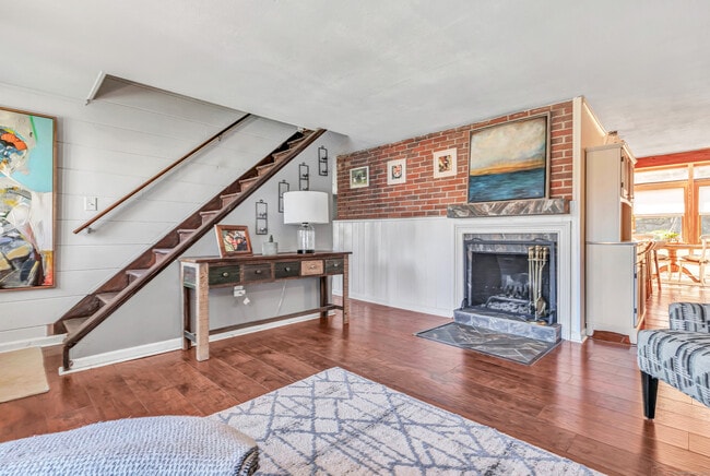Foto del edificio - 239 Bayberry Ln