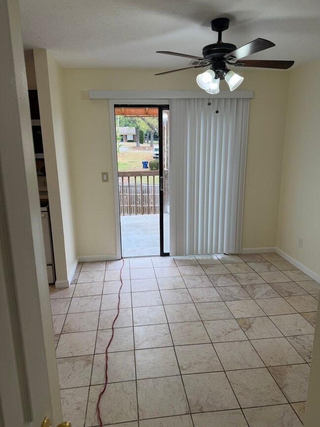 Building Photo - 557 Whitehall Ln