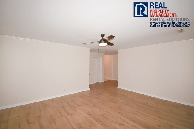 Building Photo - Great 3BD 3BA with washer/dryer & attached...