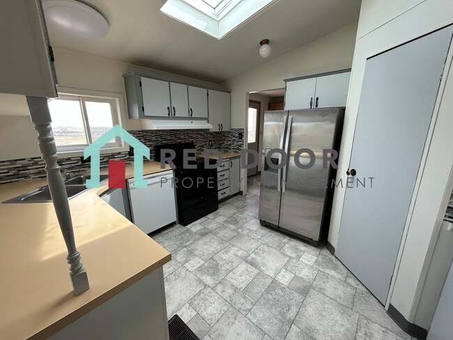 Building Photo - Experience Peaceful Country Living – Spaci...