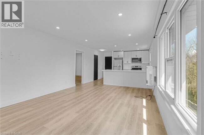 Photo du bâtiment - 51 Dundas St E