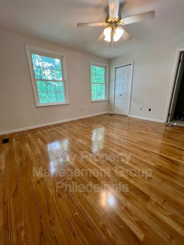 Building Photo - 638 Lancaster Ct