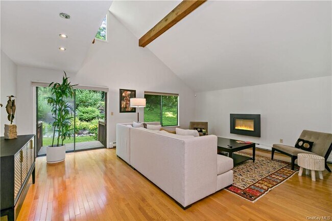 Foto del edificio - 5 Orchard Hill Rd