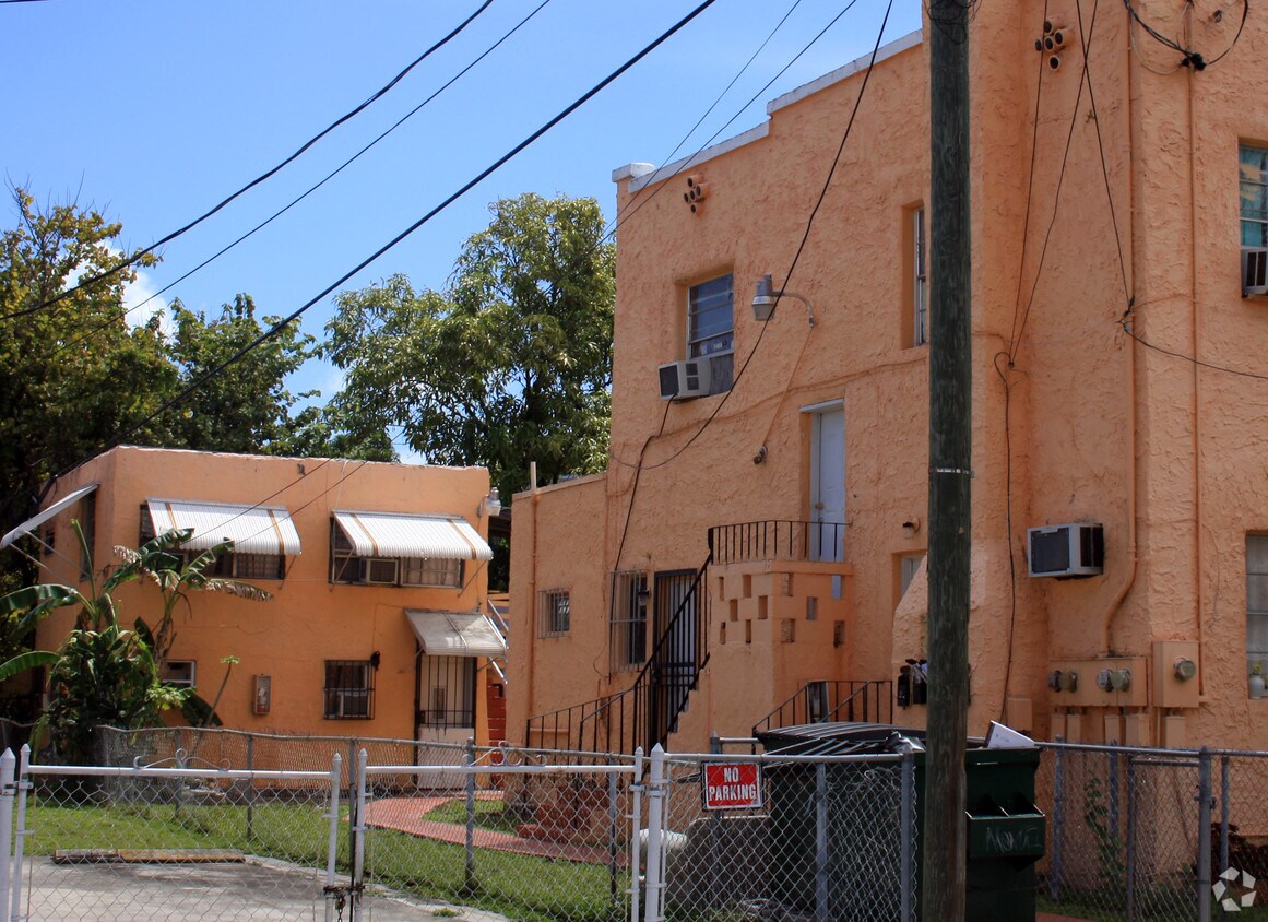 Building Photo - 329 SW 10th Ave