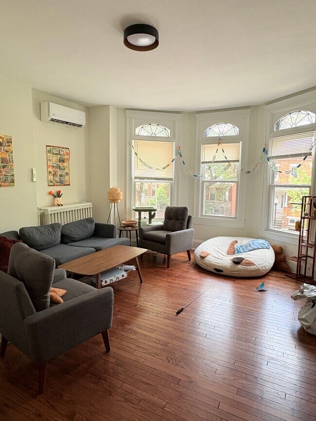 Foto del edificio - 3119 N Calvert St