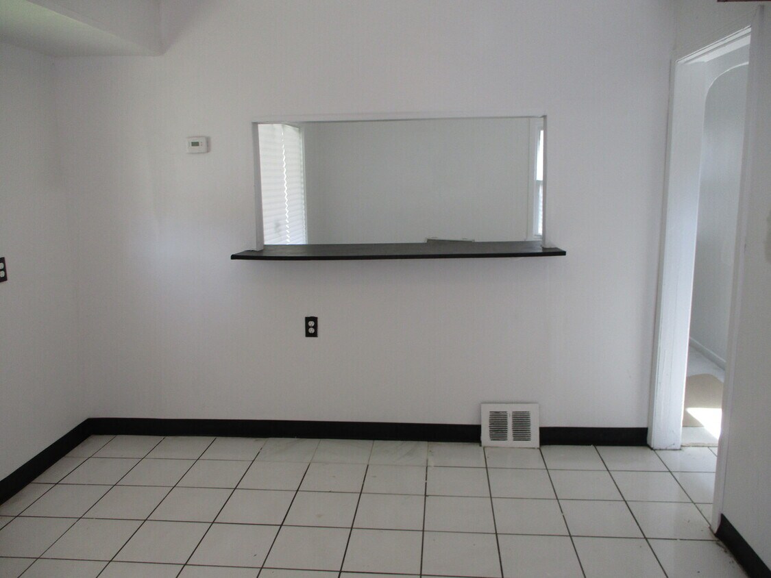 Building Photo - Fielding 11642