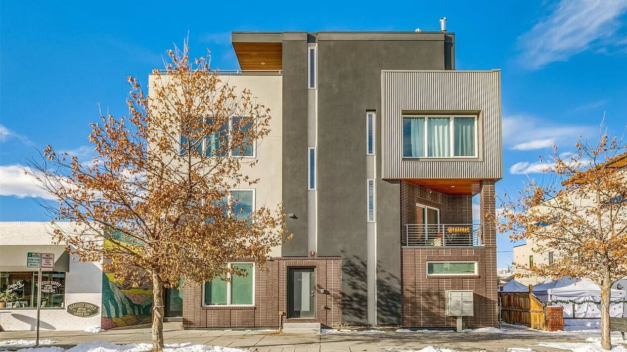 Primary Photo - 4321 Tennyson St