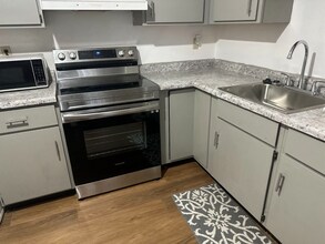 Building Photo - 150 S Sandcrest Ave