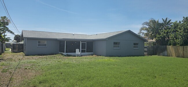 Foto del edificio - $4,800 Per Month FULLY FURNISHED - SATELLITE BEACH FL- MINUTES TO BEACH